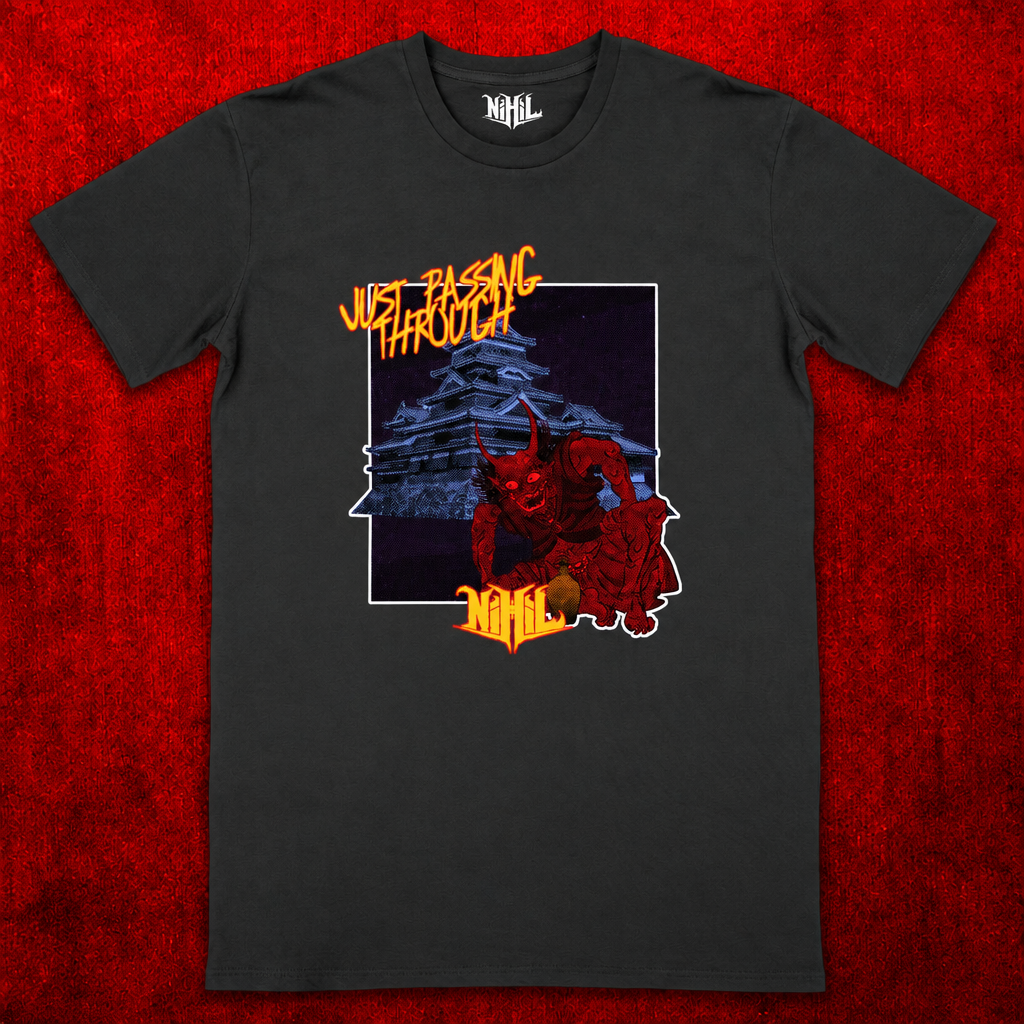 T-shirt unisexe noir avec château, créature rouge et inscription Just Passing Through, sur fond rouge