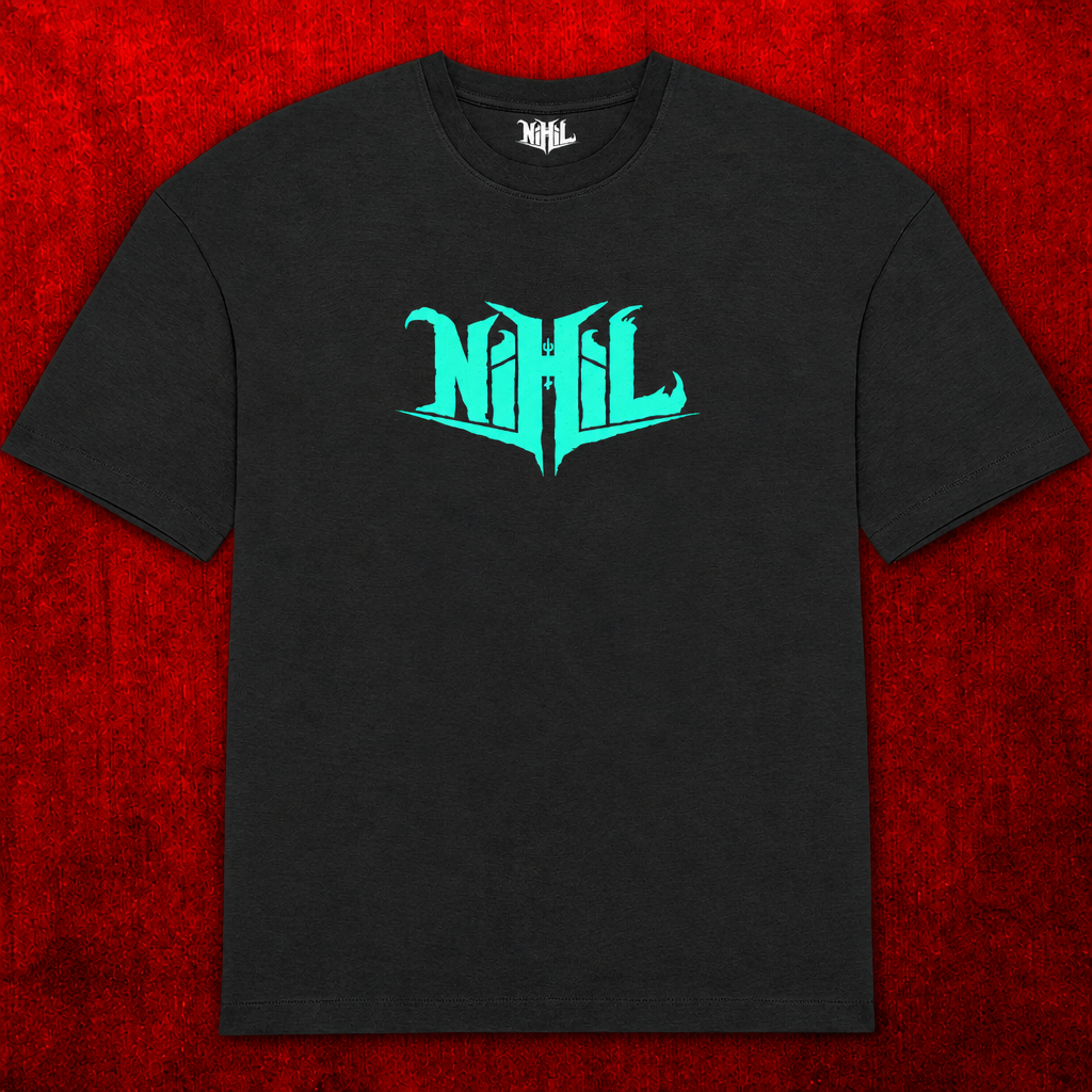 Avant d’un T-shirt oversize noir avec logo Nihil turquoise sur fond rouge