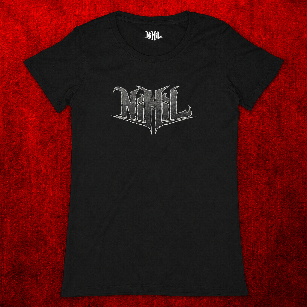 T-shirt femme noir avec logo Nihil gris texturé sur fond rouge