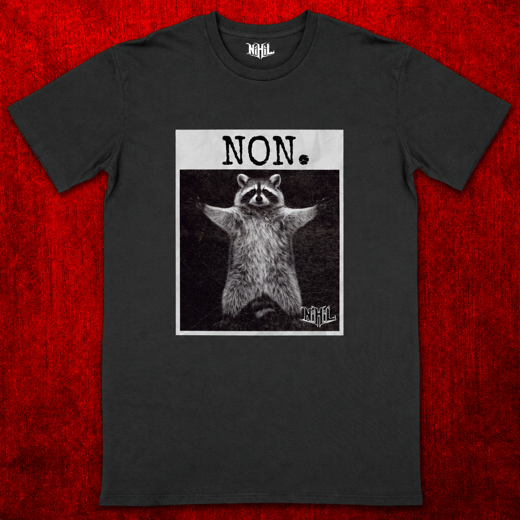 T-shirt unisexe noir avec raton laveur en noir et blanc et inscription NON., sur fond rouge